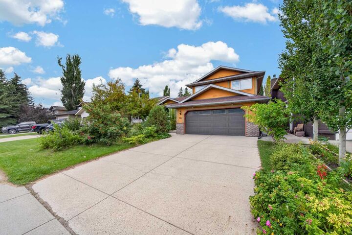 Property Photo:  580 Sunmills Drive SE  AB T2X 3B1 