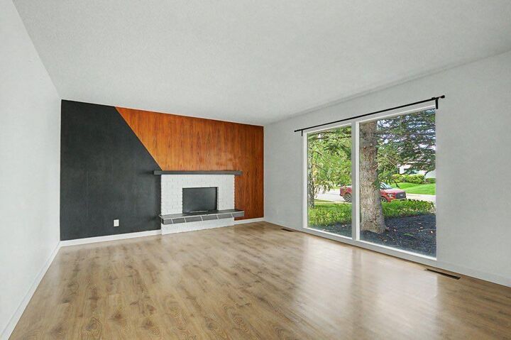 Property Photo:  2015 Palliser Drive SW  AB T2V 3R9 
