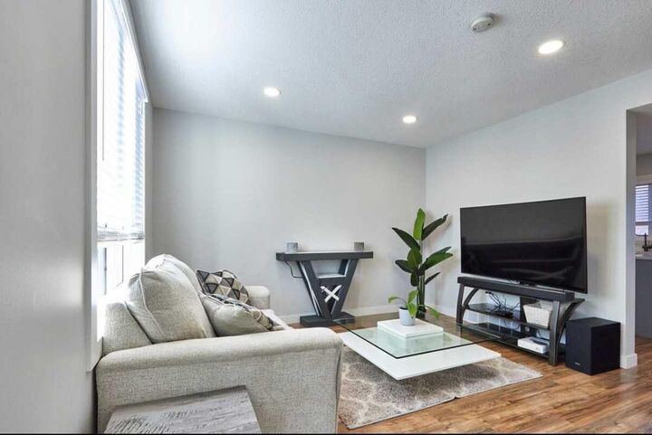 Property Photo:  432 5 Street SE  AB T1A 0N1 