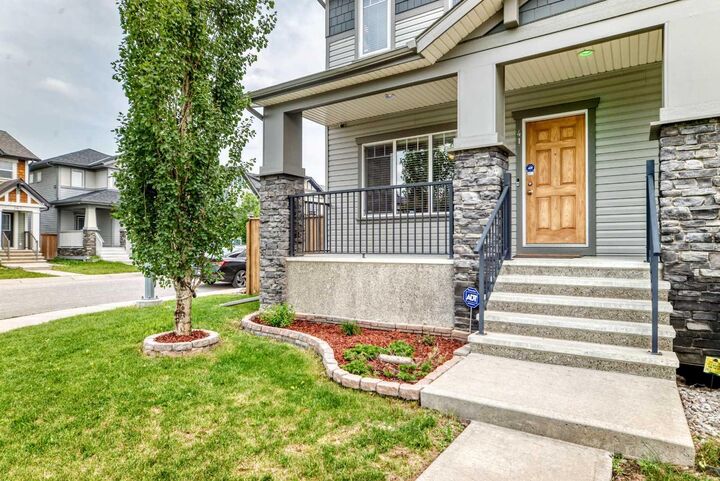 Property Photo:  41 Skyview Ranch Manor NE  AB T3N 0K7 
