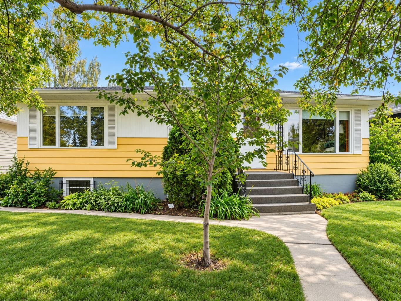Property Photo:  3216 27 Street SW  AB T3E 2G8 