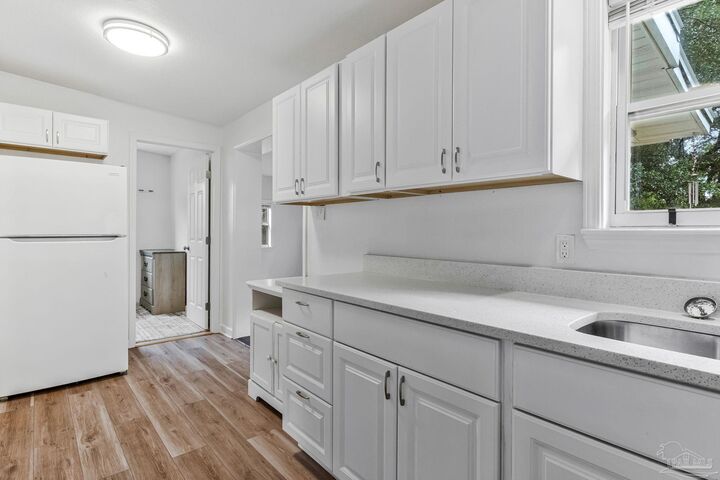 Property Photo:  2121 Elaine Cir  FL 32504 