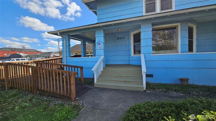 Property Photo:  305 W 1st Street  WA 98520 