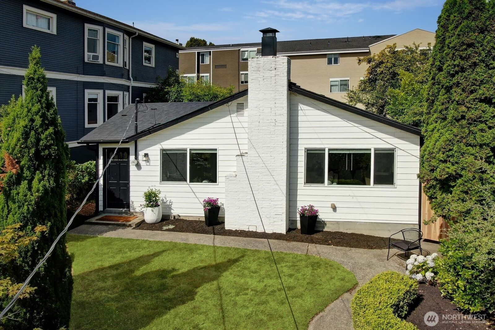 Property Photo:  2353  Federal Avenue E  WA 98102 