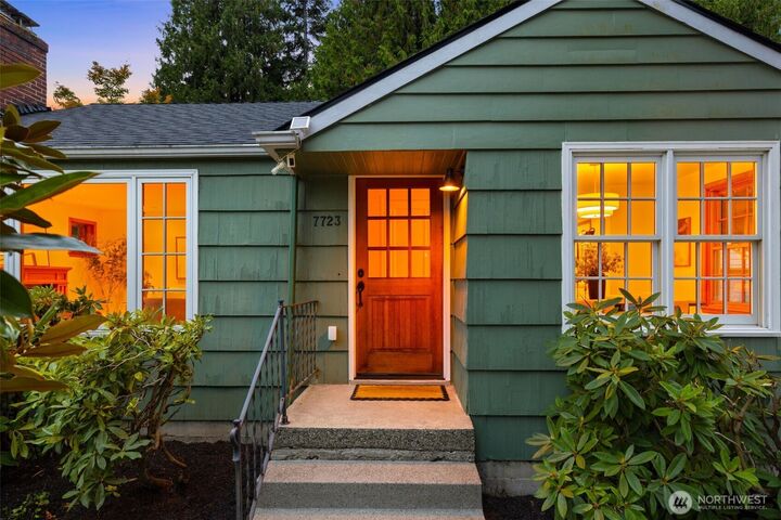 Property Photo:  7723  33rd Ave  NE  WA 98115 