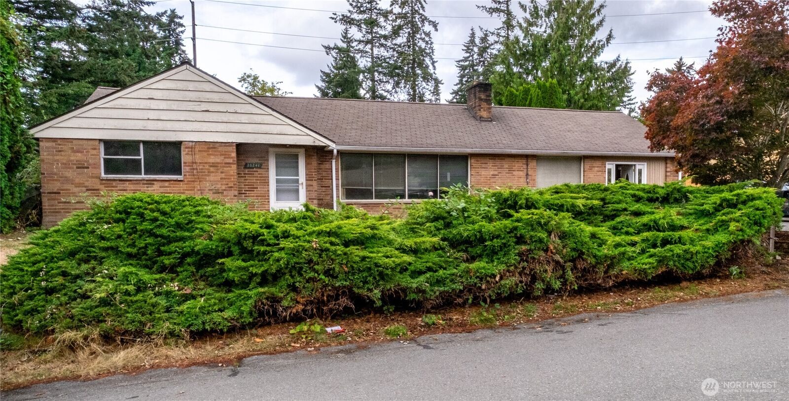 Property Photo:  20241  20th Place NE  WA 98155 
