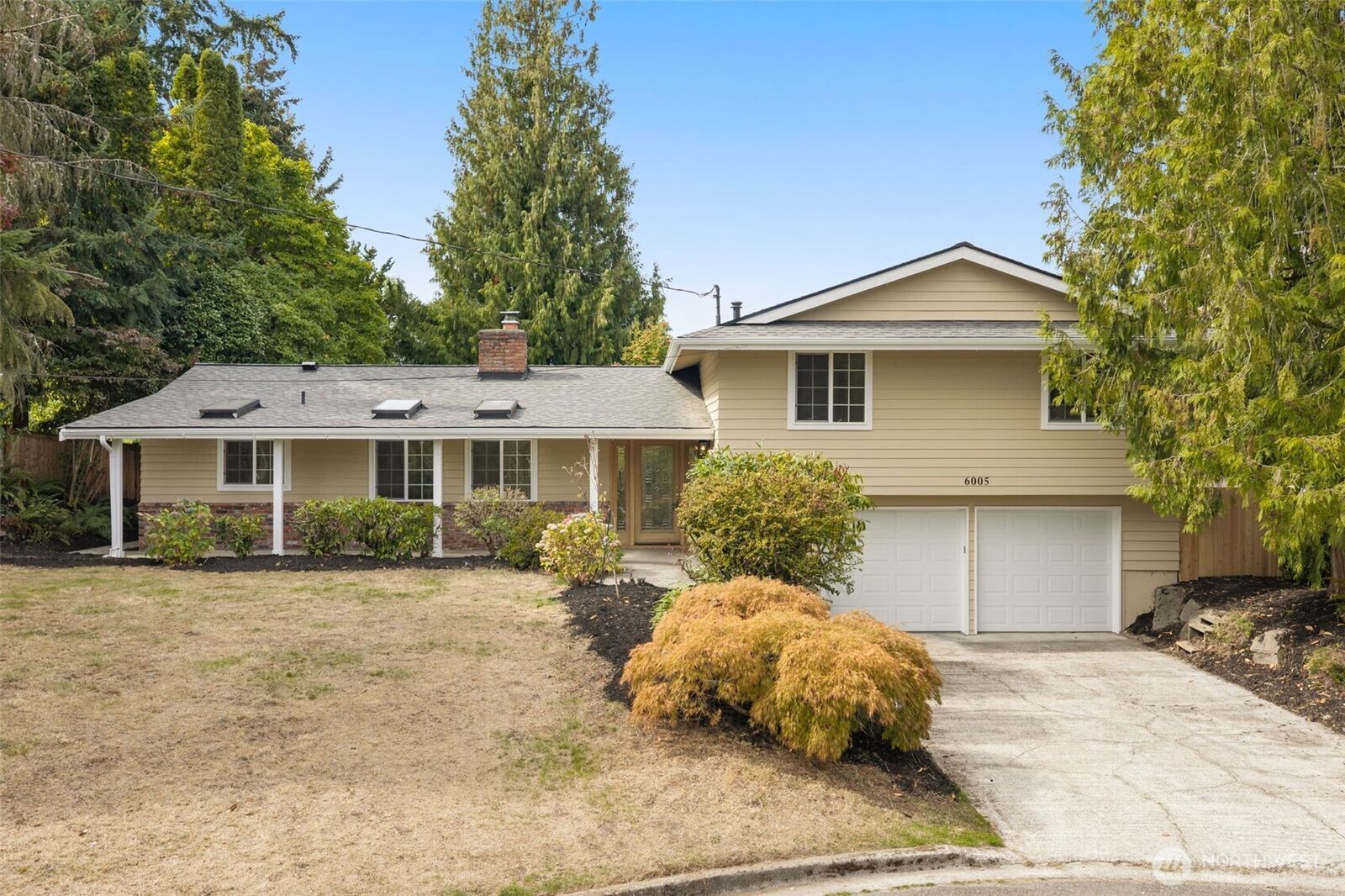 Property Photo:  6005  121st Avenue SE  WA 98006 