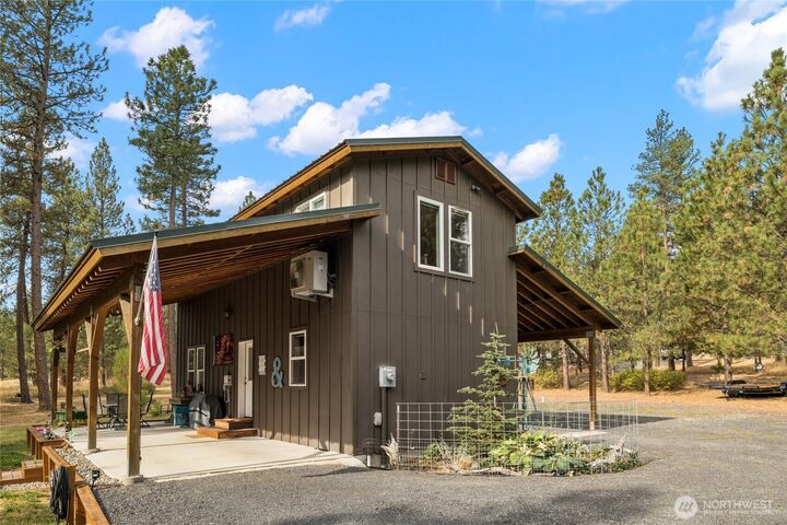Property Photo: 820 Loping Lane WA 98922