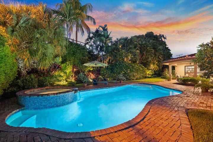 Property Photo:  2625 NE 30th Street  FL 33306 