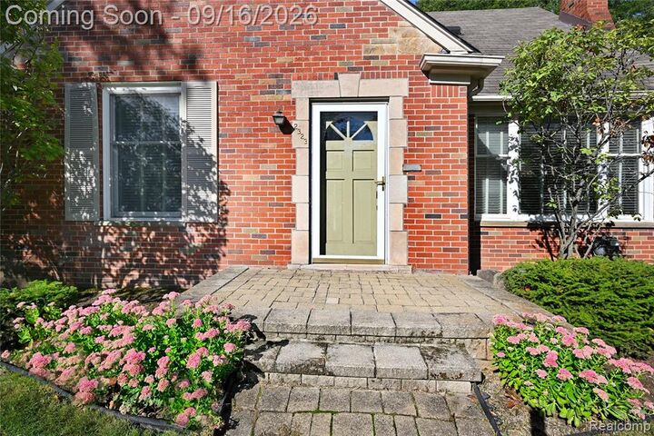 Property Photo: 2323 Elmhurst Avenue MI 48073