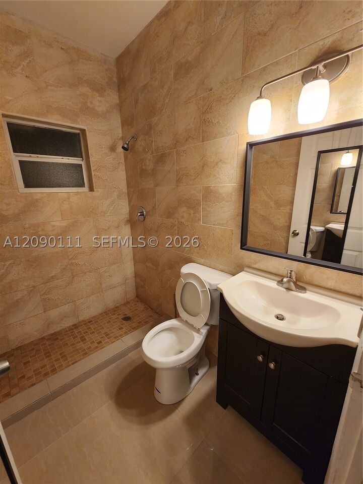 Property Photo:  