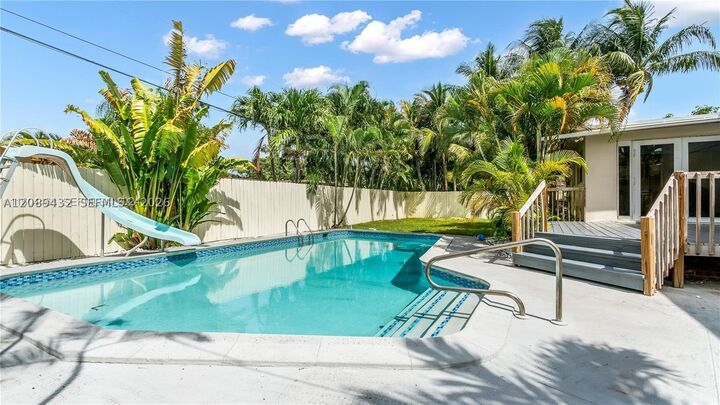 Property Photo:  5211 NE 17th Ave  FL 33334 