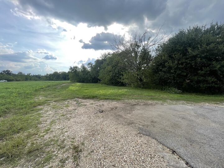 Property Photo: 63 Oakland St. TX 77701
