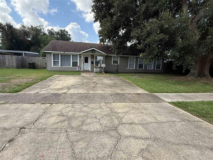 Property Photo:  1606 14th Street  LA 70601 