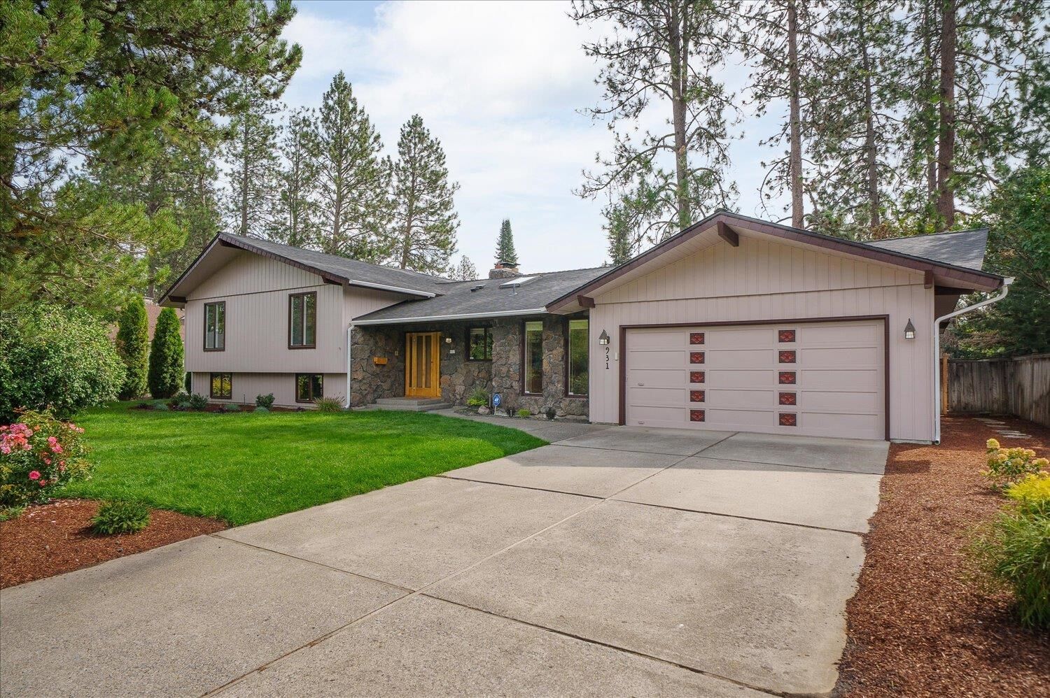 Property Photo:  931 W Regent Ct  WA 99203 