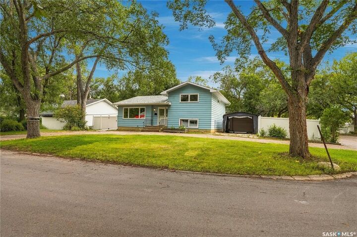 Property Photo:  65 Bobolink Bay  SK S4S 4K2 