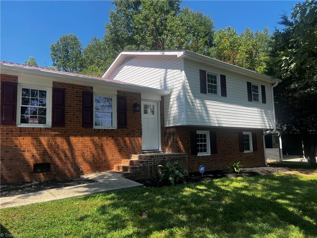 Property Photo:  5511 Windemere Circle  NC 27370 