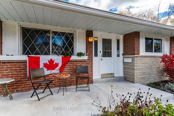 Property Photo:  635 William Street  ON L4R 2S7 