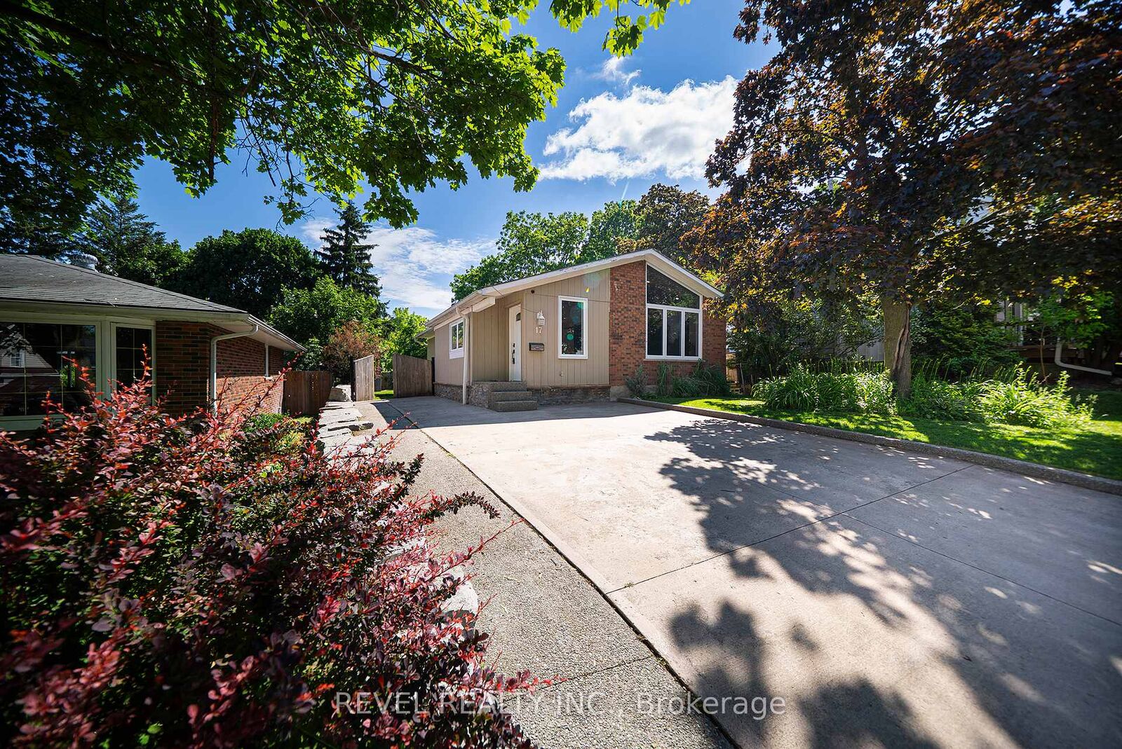 Property Photo:  17 Flynn Avenue  ON N3C 2T8 
