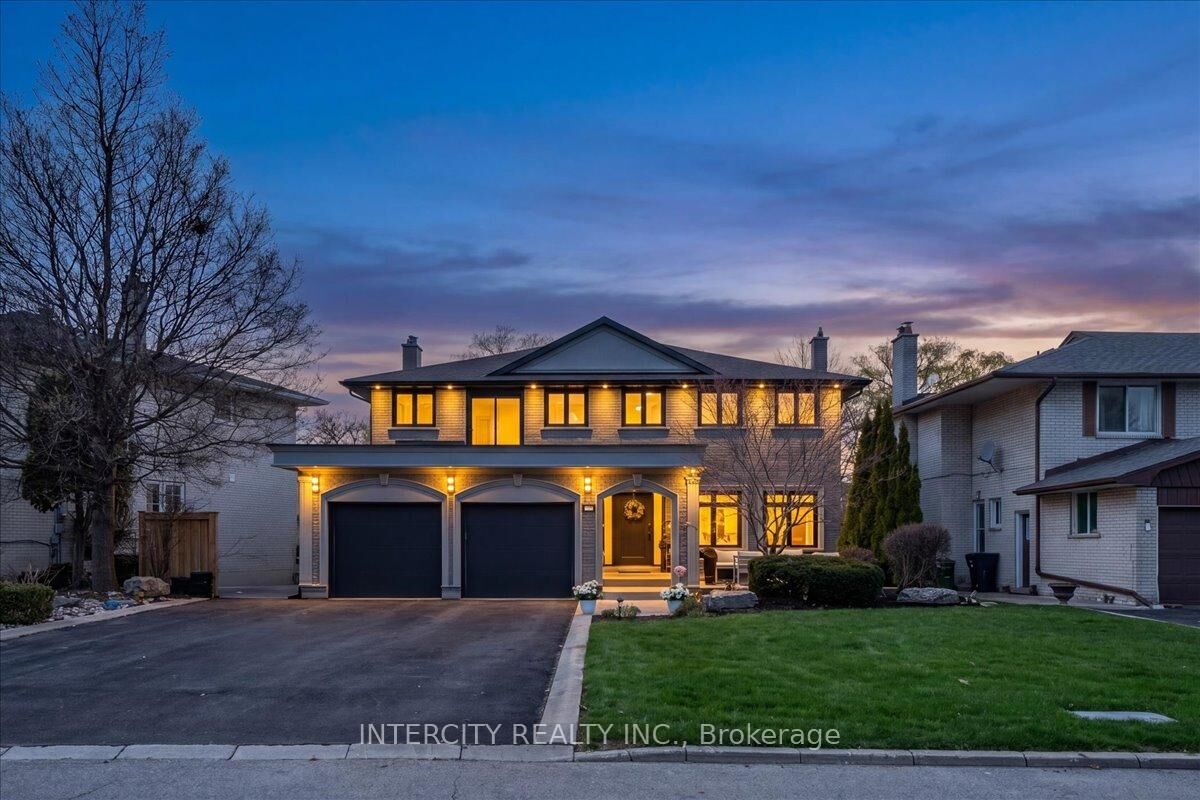 Property Photo:  61 Golfwood Heights  ON M9P 3L8 