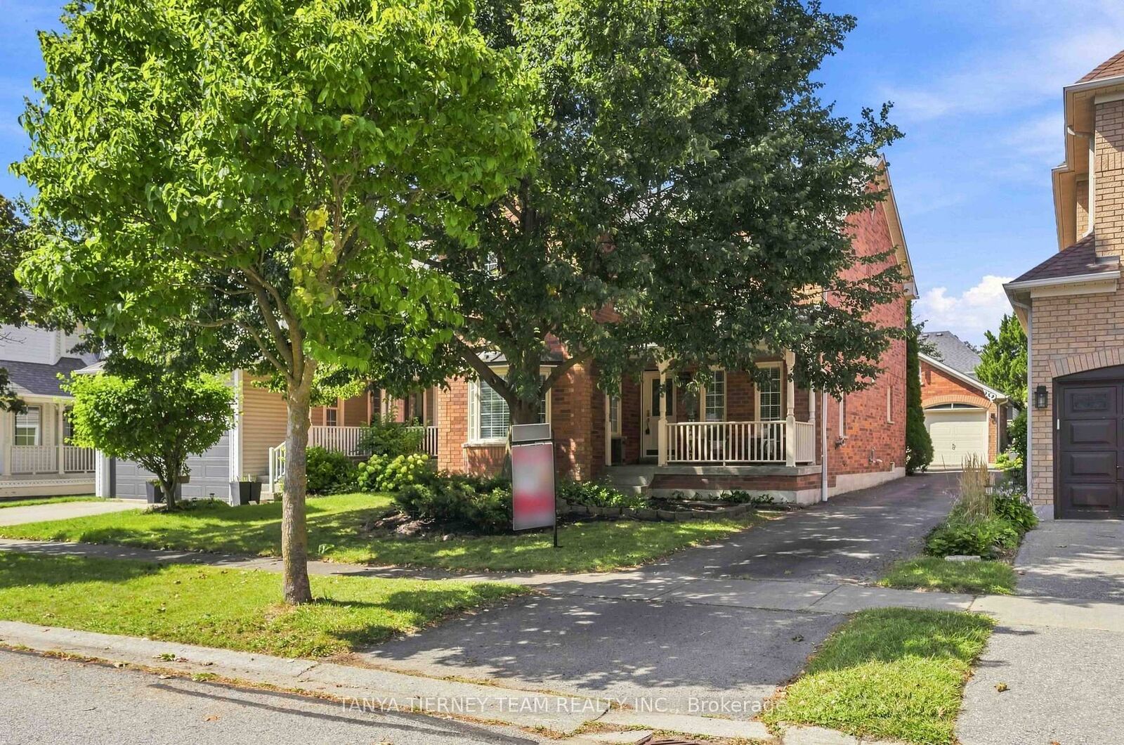 Property Photo:  36 Zachary Place  ON L1M 1E1 