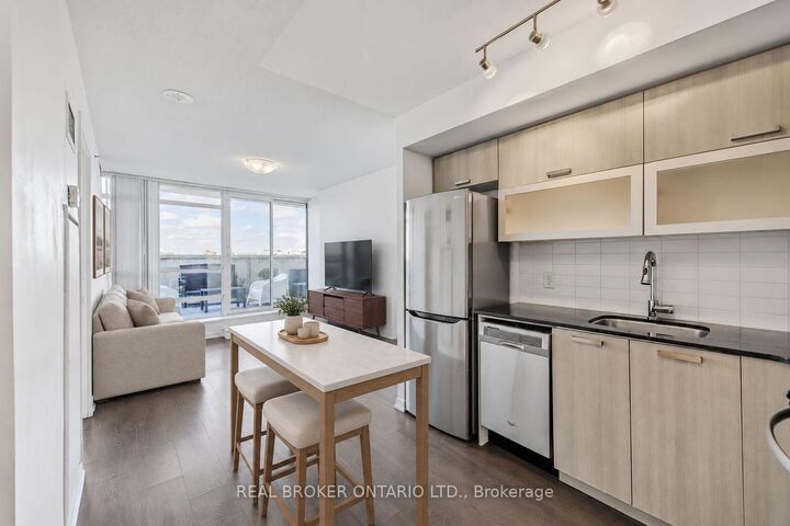 Property Photo: 68 Abell Street 736 ON M6J 0B1