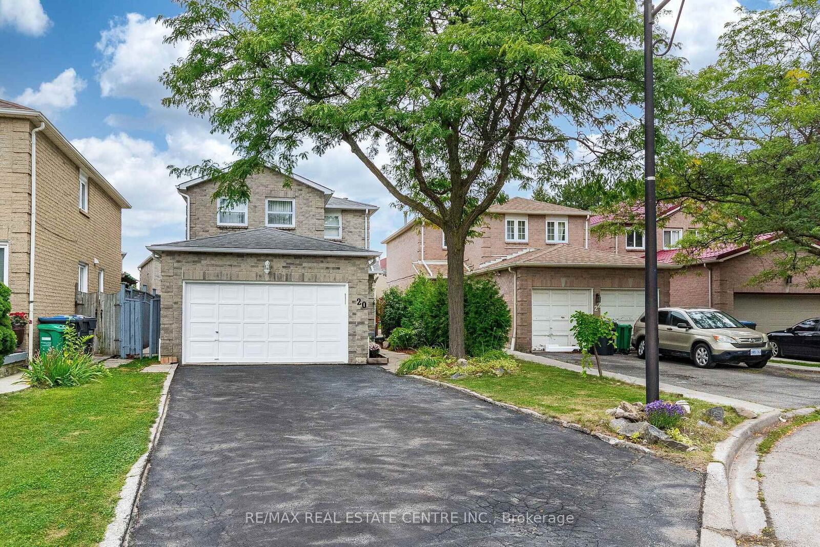 Property Photo:  20 Dupont Court  ON L6Y 3R5 