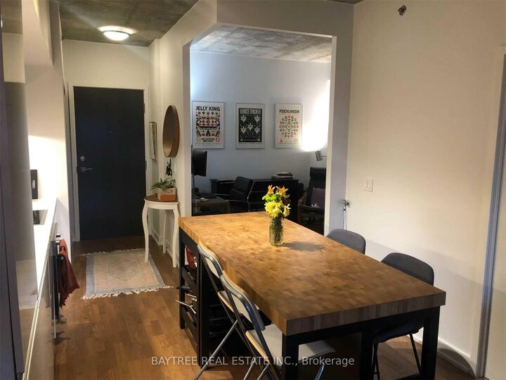 Property Photo:  20 Minowan Miikan Lane 614  ON M6J 0E5 