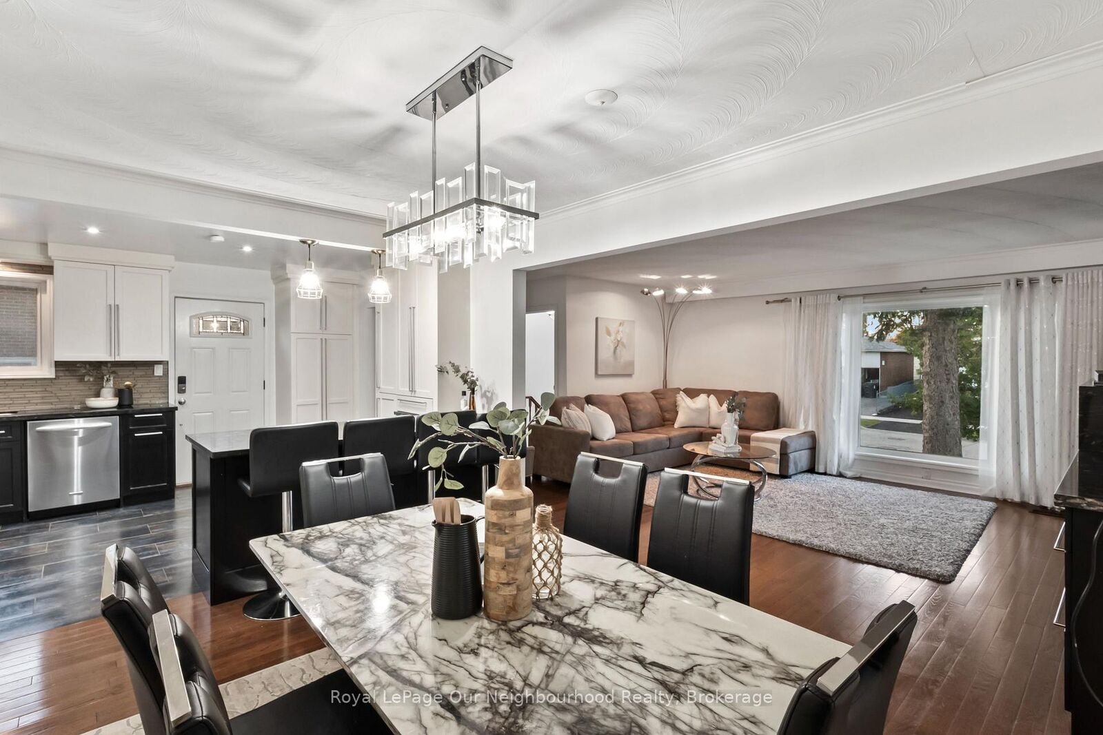 Property Photo:  45 Chipper Crescent  ON M1K 4R4 