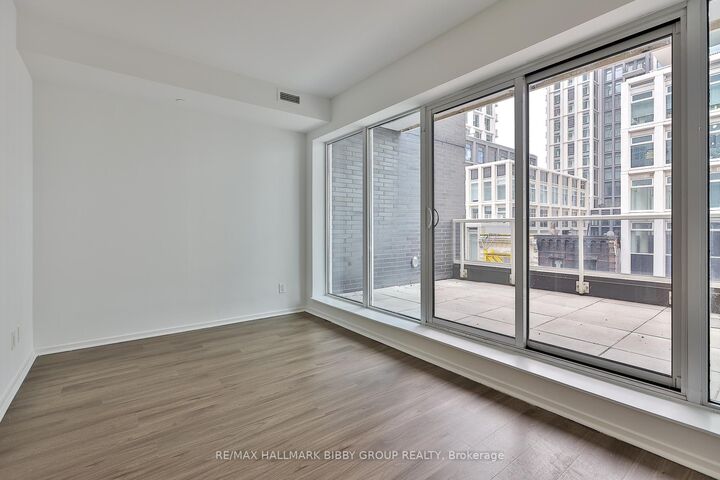 Property Photo:  783 Bathurst Street 422  ON M5S 0A8 
