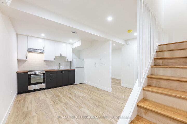 Property Photo:  130 Jane Street D  ON M6S 3Y6 