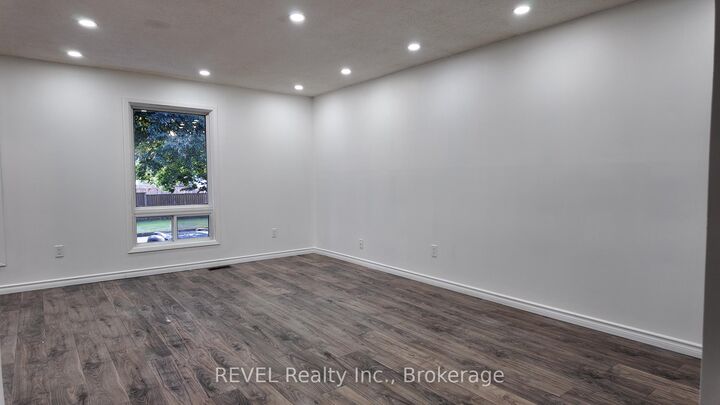 Property Photo:  62 Elma Street E Main  ON L2N 6Z7 