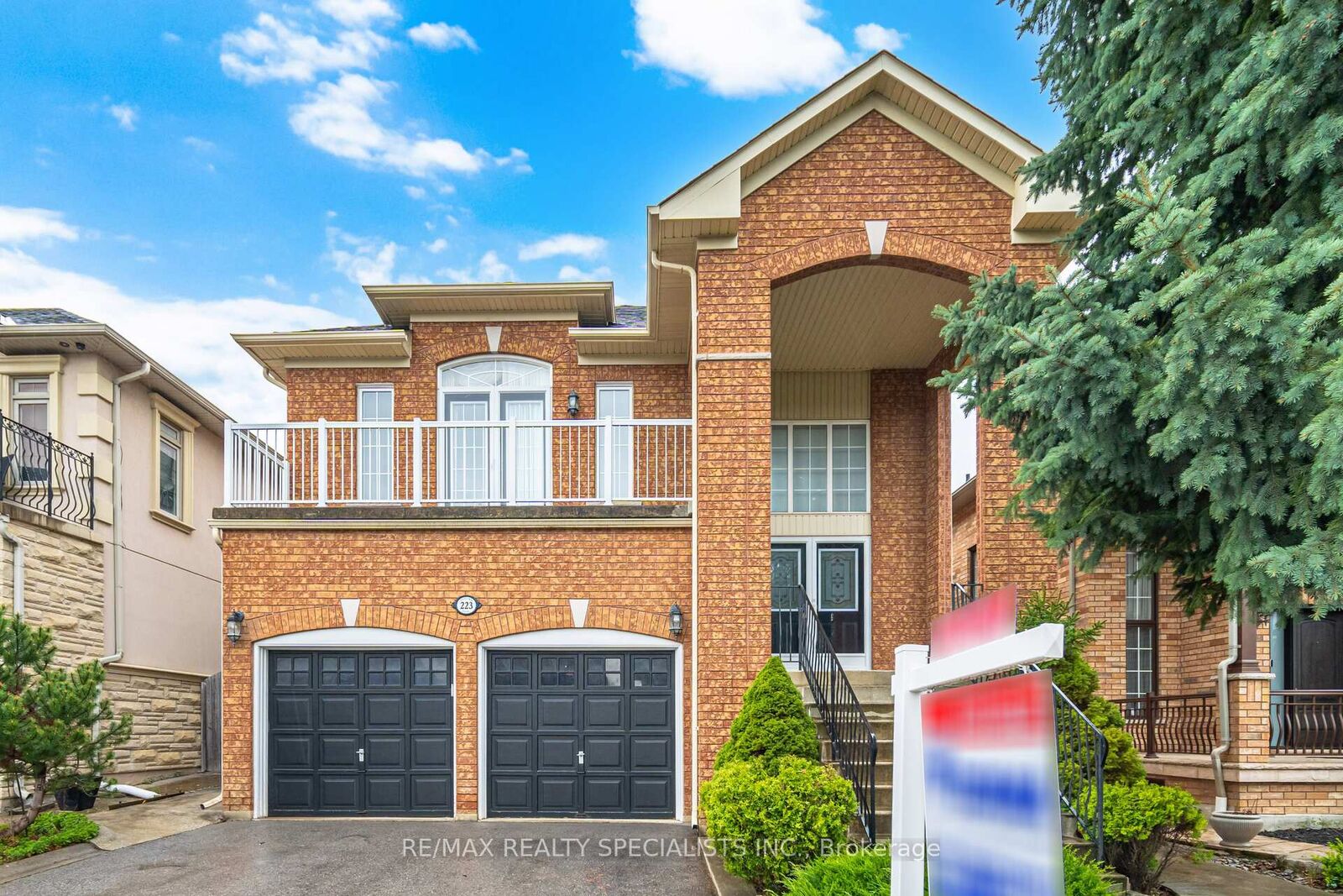 Property Photo: 223 Sonoma Boulevard ON L4H 1P2