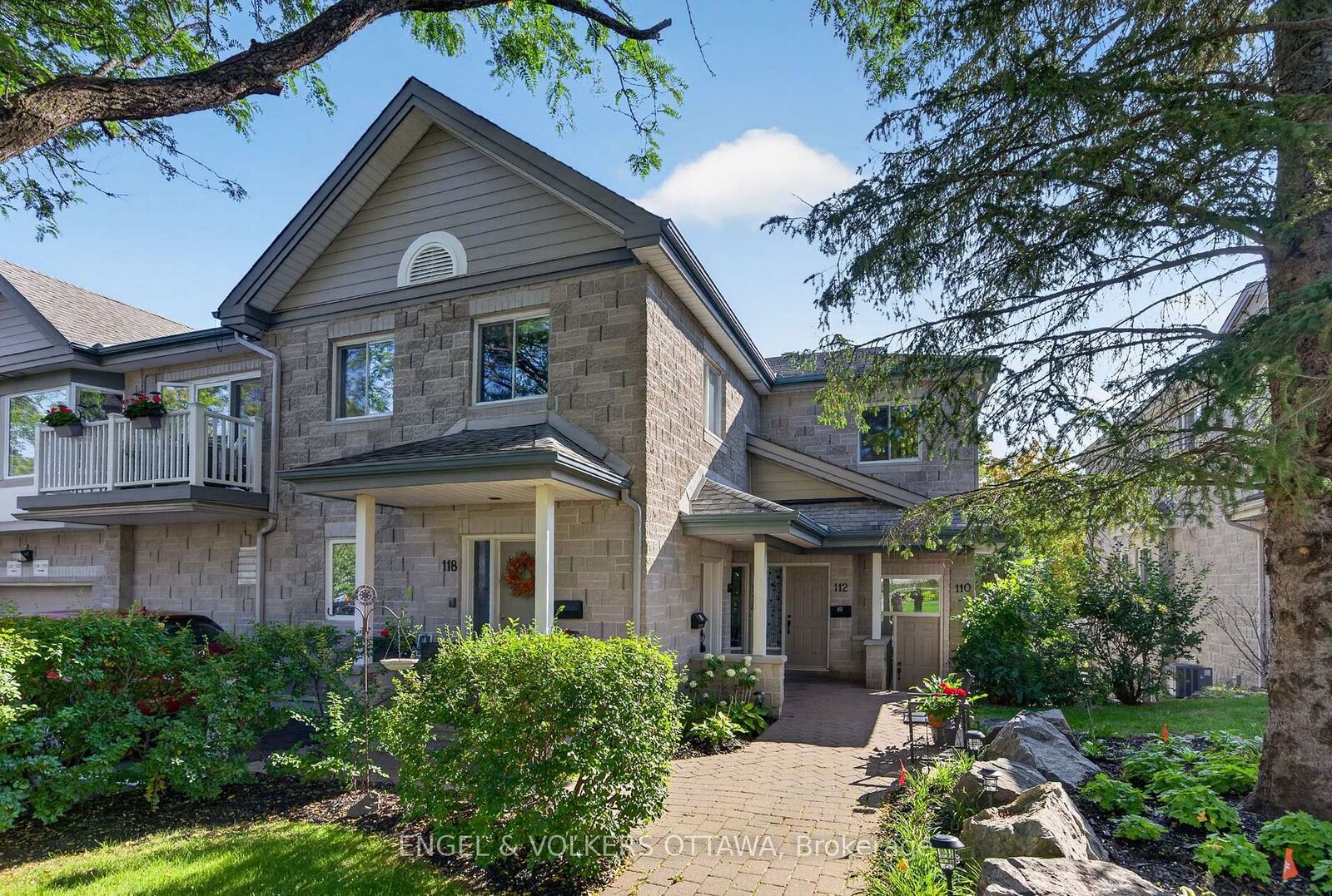 Property Photo:  116 Robson Court  ON K2K 2W1 