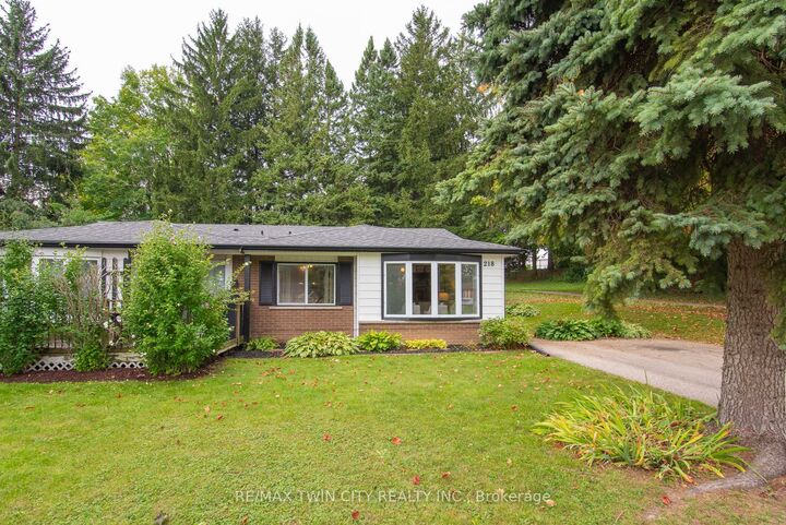 Property Photo:  218 Pinedale Drive  ON N2E 1K3 