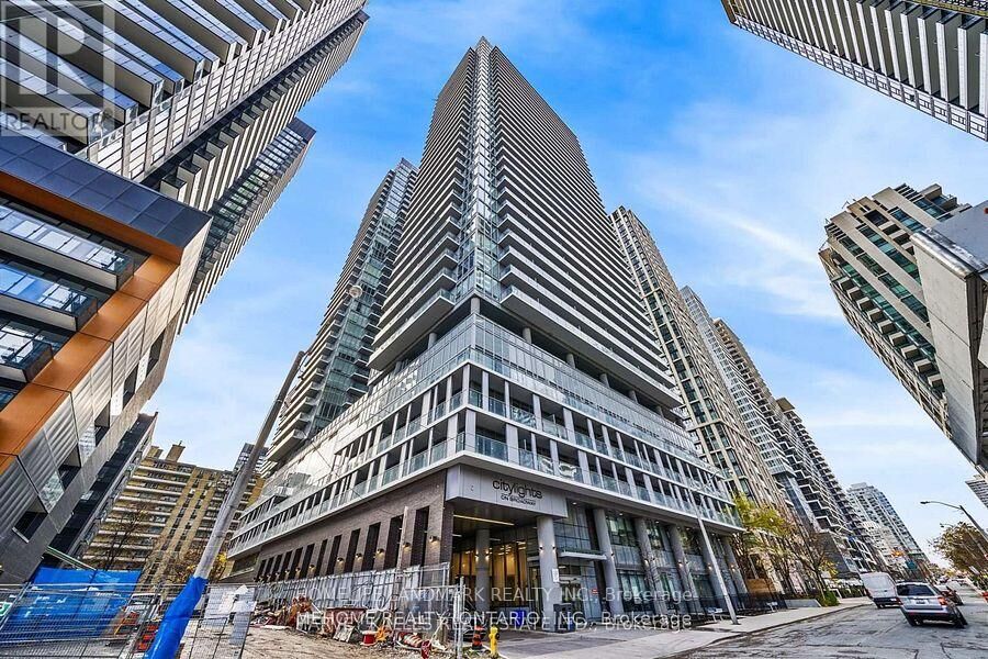 Property Photo: 99 Broadway Avenue 1011 Nt ON M4P 0E3
