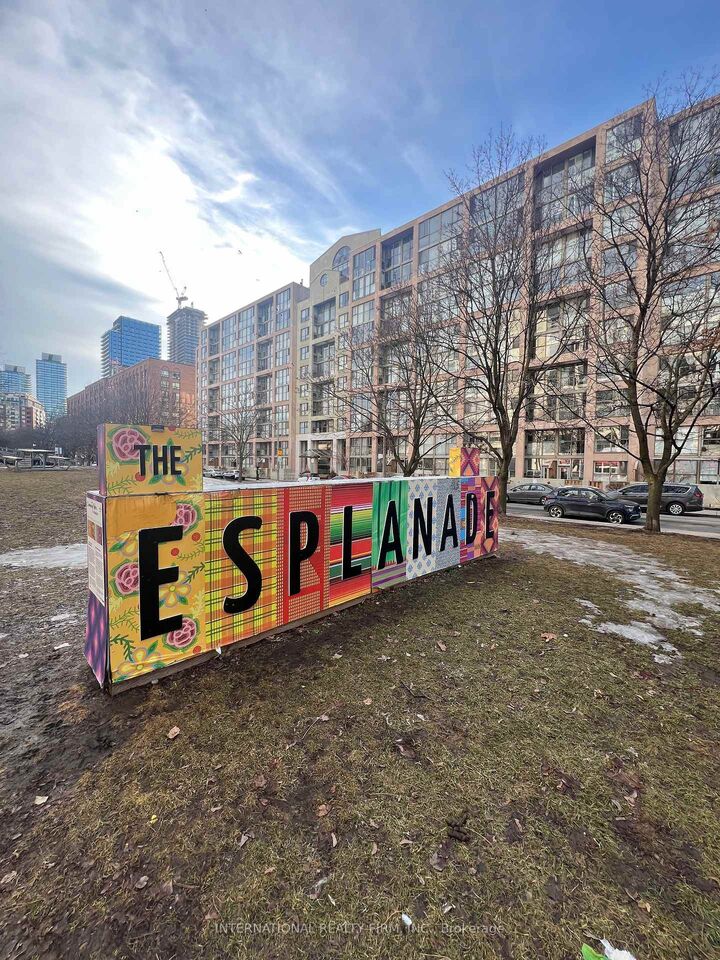 Property Photo:  65 Scadding Avenue Ph5  ON M5A 4L1 