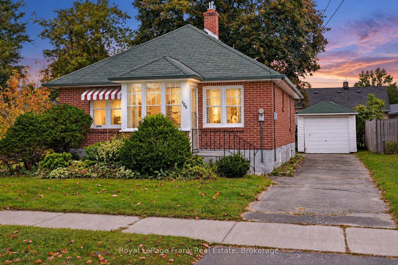 Property Photo:  466 Edison Avenue  ON K9J 4G3 