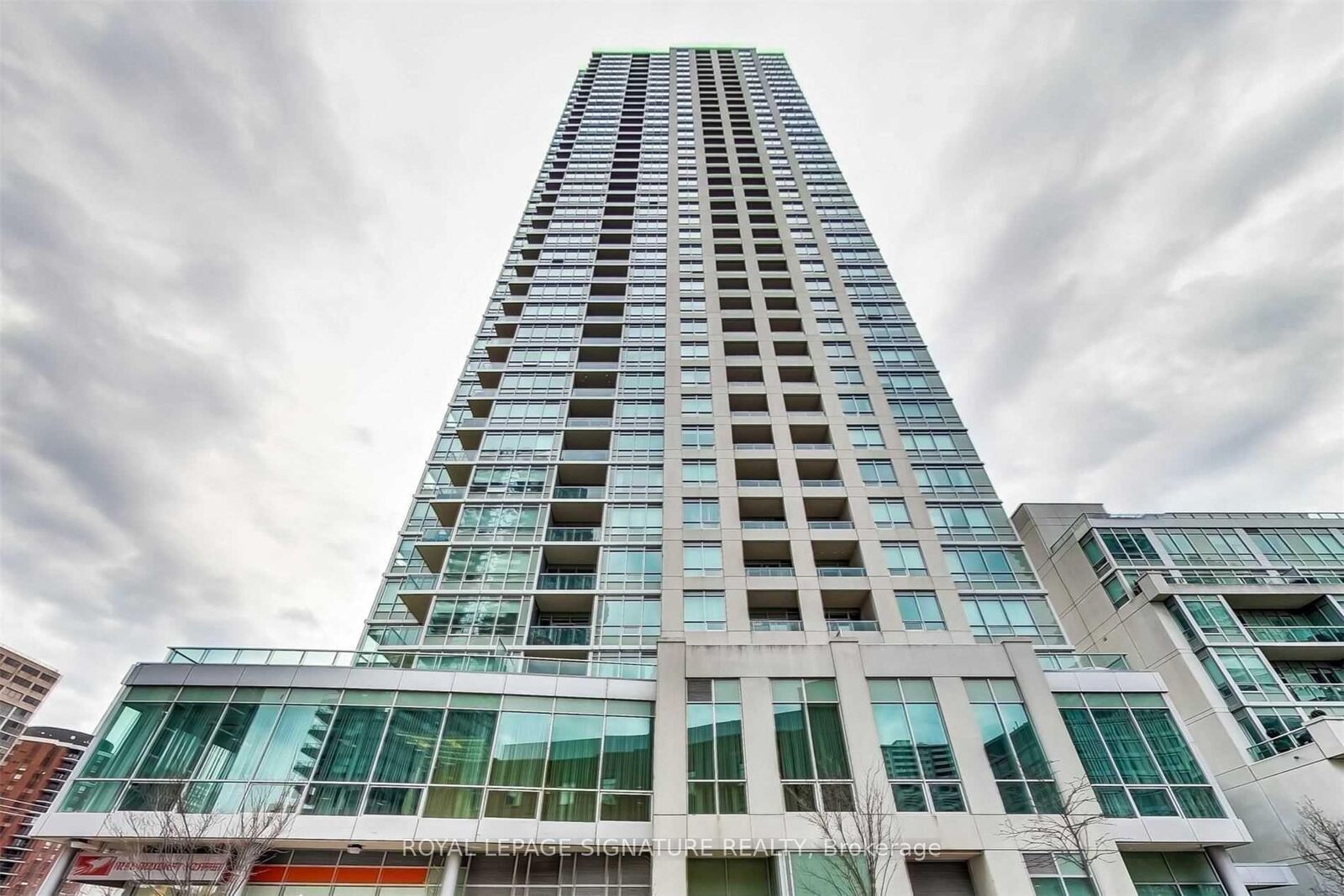 Property Photo:  120 Homewood Avenue 904  ON M4Y 2J3 