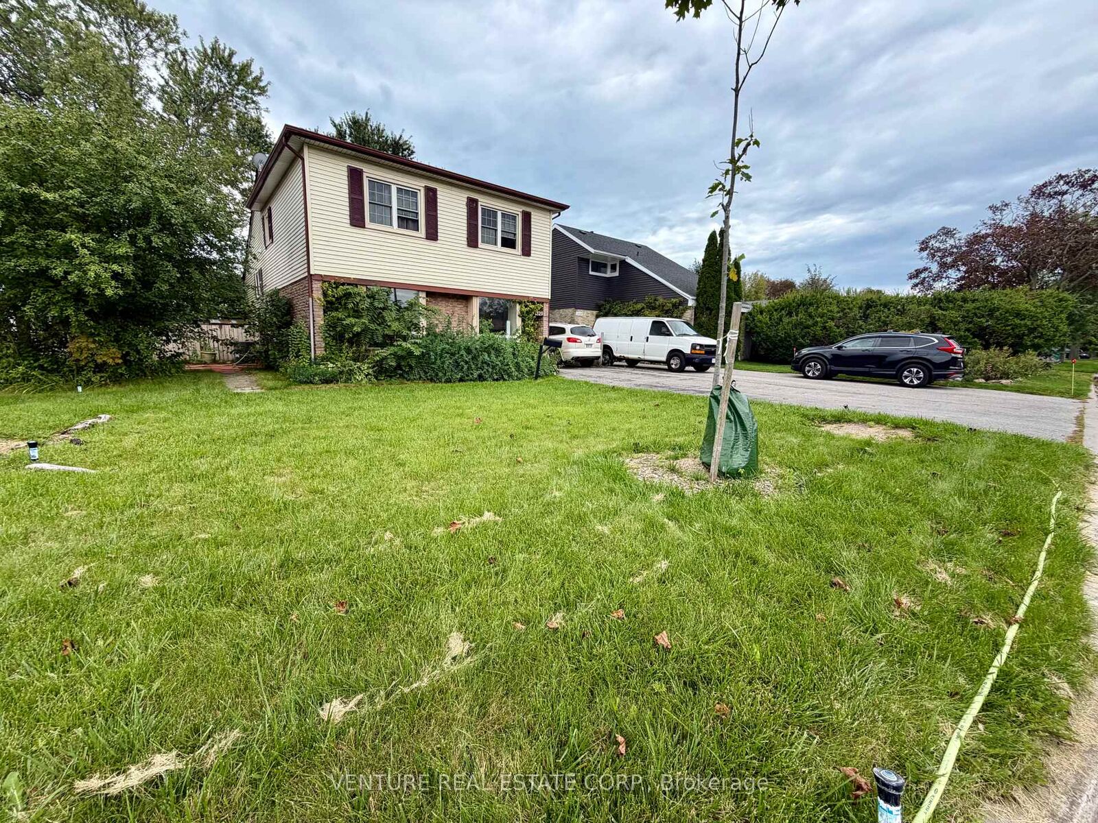 Property Photo:  1329 Belair Crescent  ON L1K 1G9 
