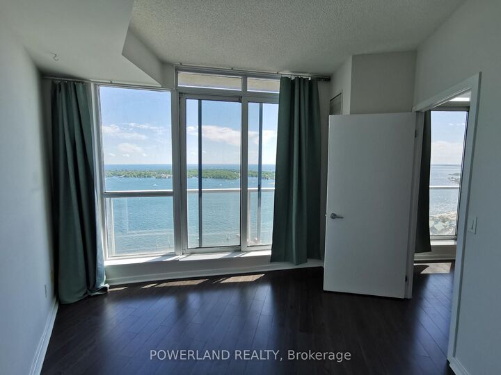 Property Photo:  208 Queens Quay W 3307  ON M5J 2Y5 