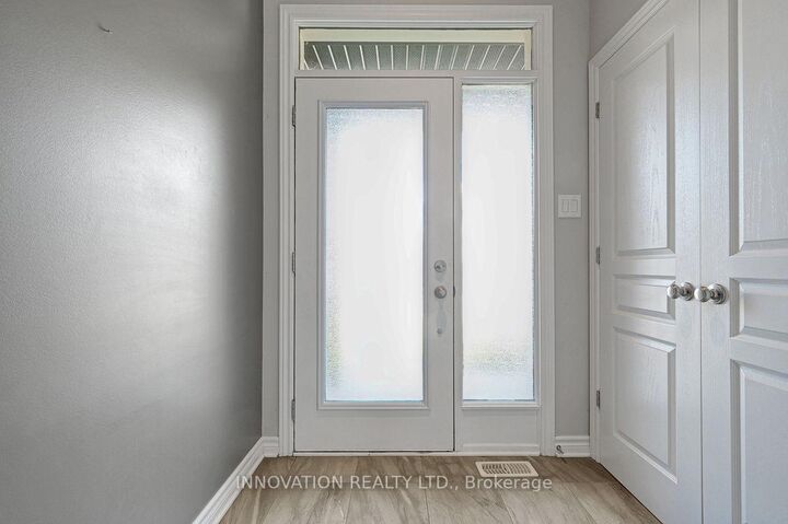 Property Photo: 164 Larimar Circle ON K1X 0B6