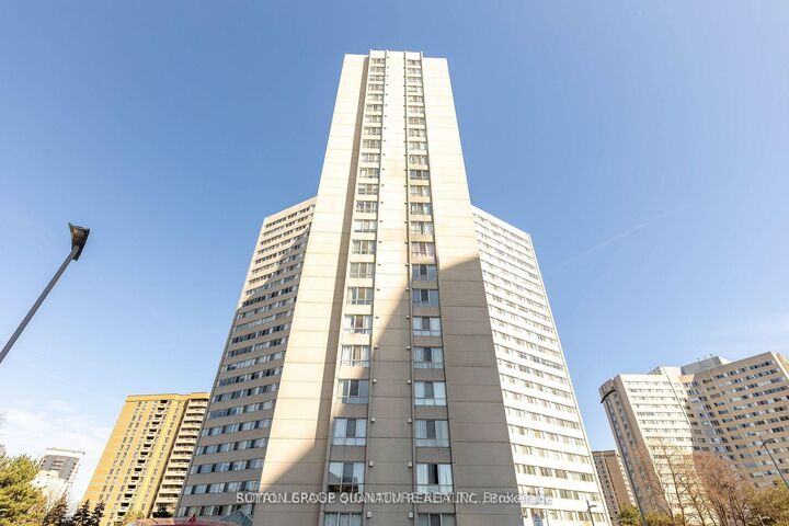 Property Photo:  3700 Kaneff Crescent 808  ON L5A 4B8 