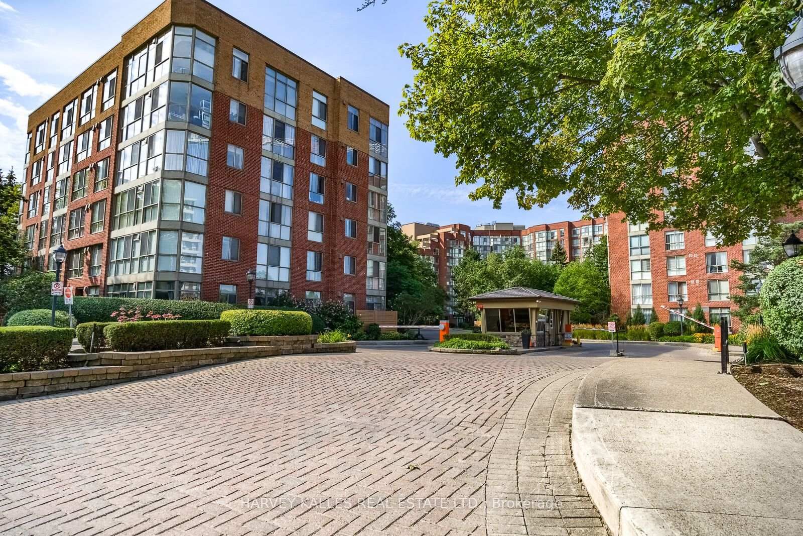 Property Photo: 20 Southport Street 521 ON M6S 4Y8