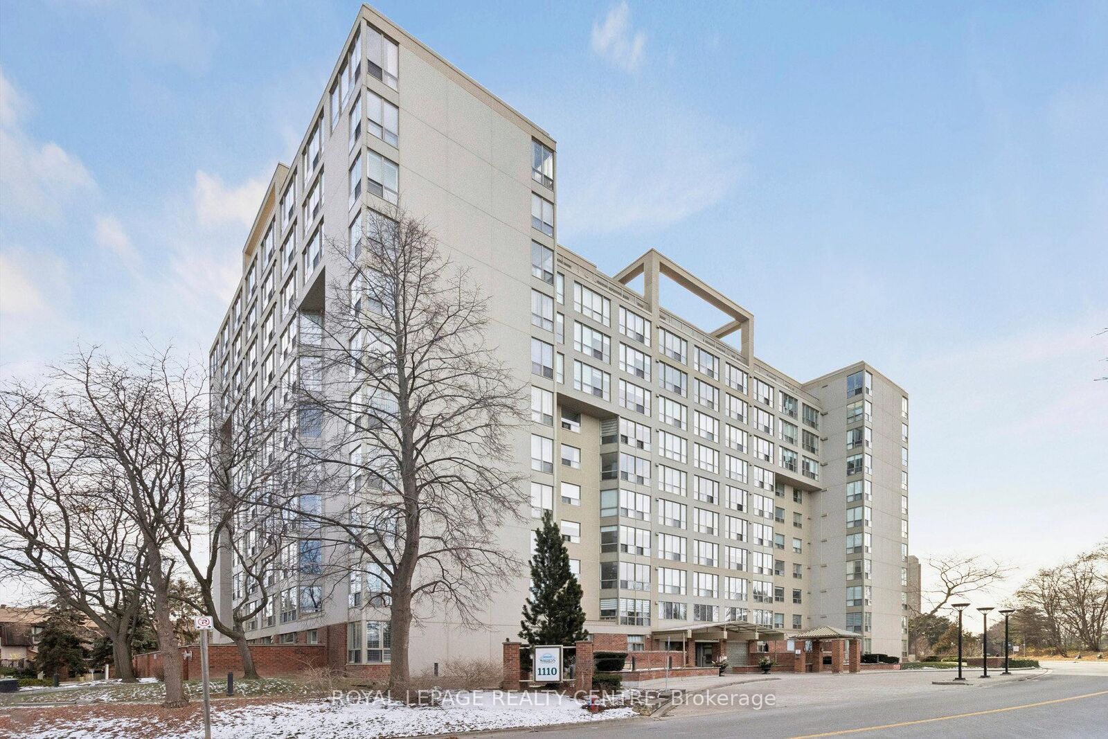Property Photo:  1110 Walden Circle 510  ON L5J 4R3 