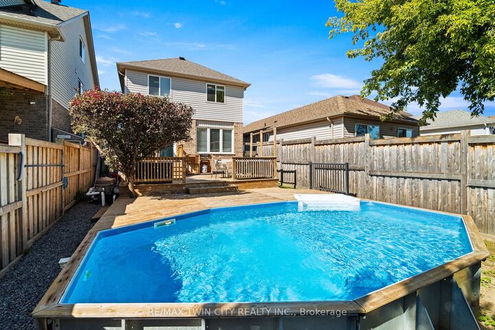 Property Photo: 58 Chateau Crescent ON N3H 5S2