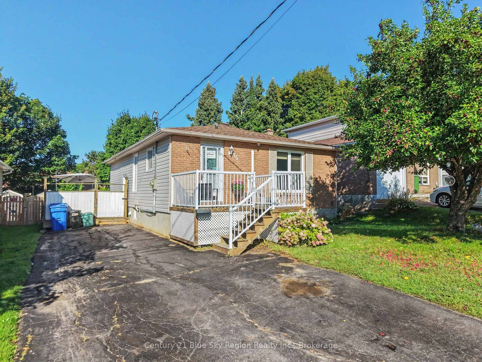 Property Photo:  56 Southview Crescent  ON P1B 8T8 