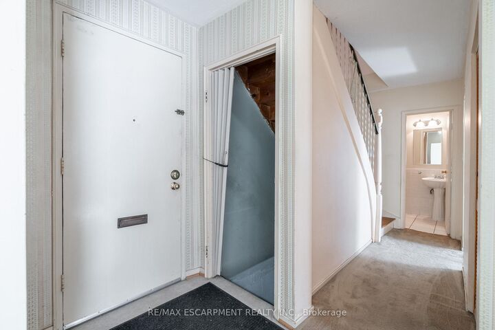 Property Photo:  519 Claridge Road 8  ON L7N 2S1 