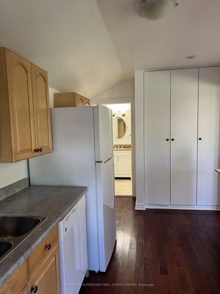Property Photo:  564A Lake Drive S  ON L4P 1S8 
