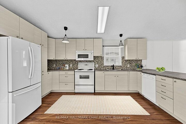 Property Photo:  4041 Ash Crescent  ON L3V 0V1 